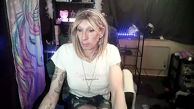 Snapshot of Ombeline1 chatting on March 2025 06:42:01 PM Ombeline1 online show from March 2025 06:42:01 PM