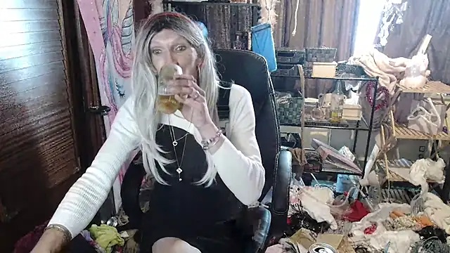 Snapshot of Ombeline1 chatting on September 2025 07:52:02 AM Ombeline1 online show from September 2025 07:52:02 AM