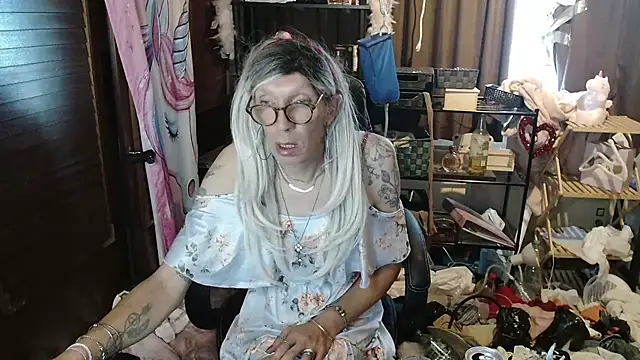 Snapshot of Ombeline1 chatting on September 2025 05:24:01 PM Ombeline1 online show from September 2025 05:24:01 PM