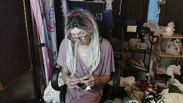 Snapshot of Ombeline1 chatting on September 2025 04:57:01 AM Ombeline1 online show from September 2025 04:57:01 AM