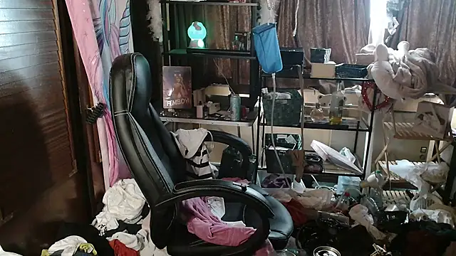 Snapshot of Ombeline1 chatting on September 2025 12:31:02 PM Ombeline1 online show from September 2025 12:31:02 PM