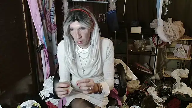 Snapshot of Ombeline1 chatting on September 2025 05:51:02 PM Ombeline1 online show from September 2025 05:51:02 PM