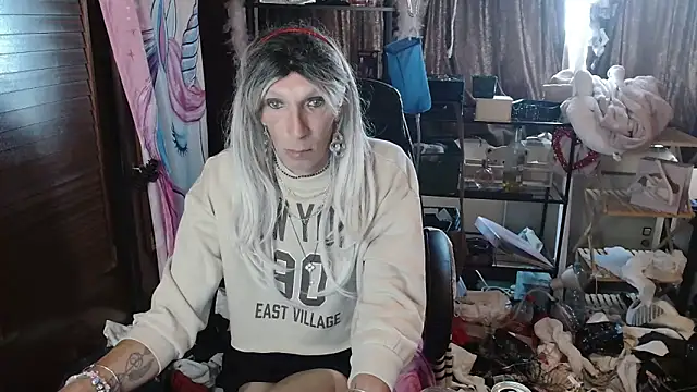 Snapshot of Ombeline1 chatting on October 2025 10:11:01 AM Ombeline1 online show from October 2025 10:11:01 AM