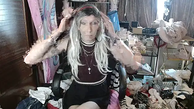 Snapshot of Ombeline1 chatting on October 2025 09:17:01 AM Ombeline1 online show from October 2025 09:17:01 AM