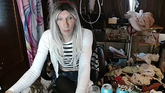 Snapshot of Ombeline1 chatting on October 2025 08:24:01 AM Ombeline1 online show from October 2025 08:24:01 AM