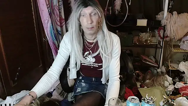 Snapshot of Ombeline1 chatting on October 2025 04:24:01 AM Ombeline1 online show from October 2025 04:24:01 AM