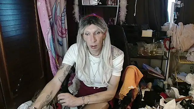 Snapshot of Ombeline1 chatting on October 2025 04:29:02 PM Ombeline1 online show from October 2025 04:29:02 PM