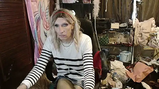 Snapshot of Ombeline1 chatting on November 2025 02:07:02 PM Ombeline1 online show from November 2025 02:07:02 PM