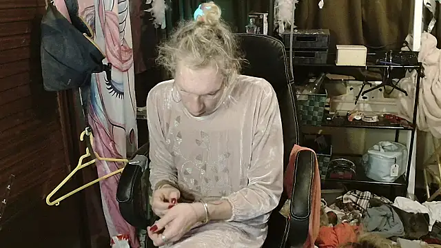 Snapshot of Ombeline1 chatting on November 2025 05:51:01 AM Ombeline1 online show from November 2025 05:51:01 AM