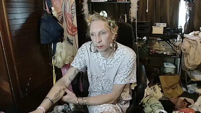 Snapshot of Ombeline1 chatting on November 2025 08:06:01 AM Ombeline1 online show from November 2025 08:06:01 AM