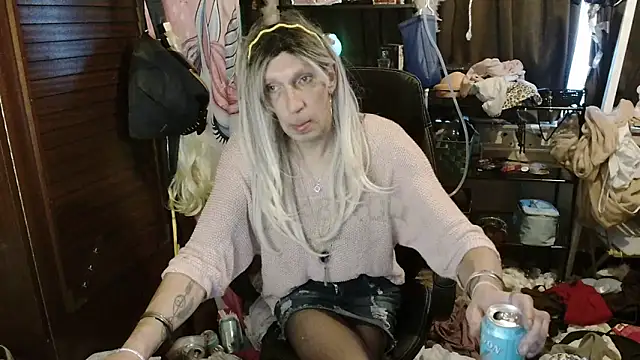 Snapshot of Ombeline1 chatting on December 2025 02:15:01 PM Ombeline1 online show from December 2025 02:15:01 PM