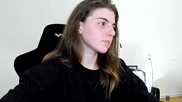 emmamurrr online show from September 2025 07:57:02 PM