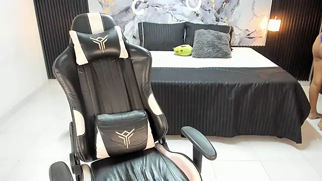 Ivy 16 online show from February 2025 12:06:02 PM