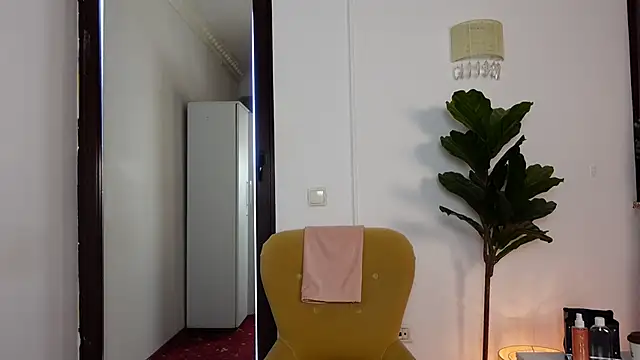 Snapshot of NinaCrystal1 chatting on February 2026 08:40:02 AM NinaCrystal1 online show from February 2026 08:40:02 AM