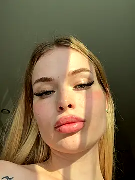 Vladamais online show from September 2025 02:33:02 PM