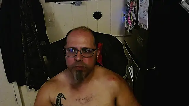 Snapshot of KrazyLegz chatting on November 2025 11:46:01 PM KrazyLegz online show from November 2025 11:46:01 PM