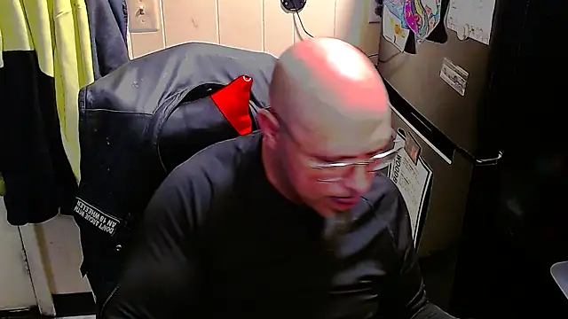 Snapshot of KrazyLegz chatting on November 2025 09:06:01 PM KrazyLegz online show from November 2025 09:06:01 PM