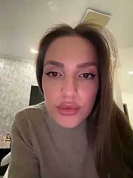 Snapshot of BellaHalles chatting on February 2025 03:48:02 PM BellaHalles online show from February 2025 03:48:02 PM