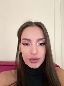 Snapshot of BellaHalles chatting on February 2025 02:42:02 PM BellaHalles online show from February 2025 02:42:02 PM