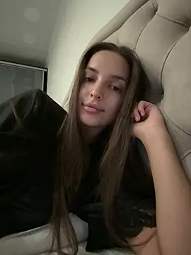 Snapshot of BellaHalles chatting on March 2025 05:18:01 PM BellaHalles online show from March 2025 05:18:01 PM