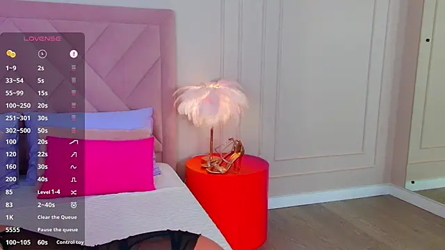 Snapshot of BellaHalles chatting on March 2025 12:43:02 PM BellaHalles online show from March 2025 12:43:02 PM