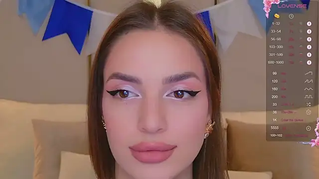 Snapshot of BellaHalles chatting on October 2025 06:08:02 AM BellaHalles online show from October 2025 06:08:02 AM