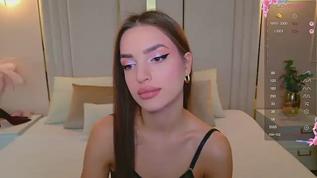 Snapshot of BellaHalles chatting on November 2025 06:22:01 AM BellaHalles online show from November 2025 06:22:01 AM