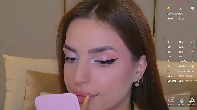 Snapshot of BellaHalles chatting on November 2025 06:03:01 AM BellaHalles online show from November 2025 06:03:01 AM