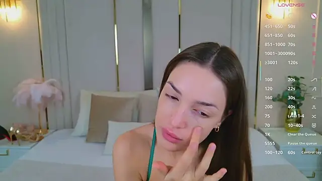 Snapshot of BellaHalles chatting on January 2026 05:24:02 AM BellaHalles online show from January 2026 05:24:02 AM