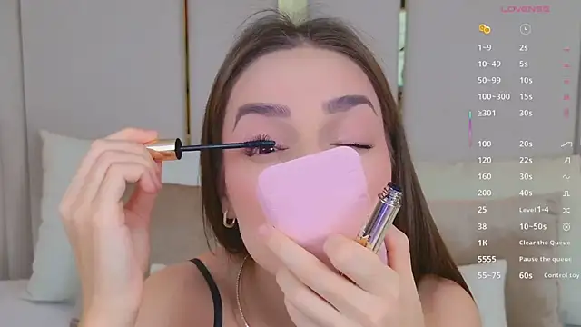 Snapshot of BellaHalles chatting on March 2026 05:46:01 AM BellaHalles online show from March 2026 05:46:01 AM