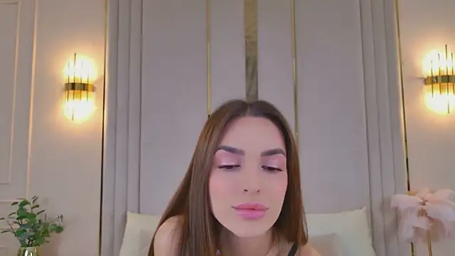 BellaHalles online show from June 2026 06:27:01 AM