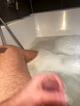 LivingLegend1978 online show from October 2025 02:24:01 PM