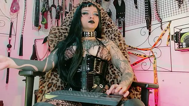 Snapshot of Agatha_BDSM chatting on April 2026 08:57:02 PM Agatha BDSM online show from April 2026 08:57:02 PM