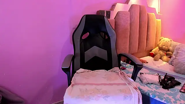 Snapshot of LoveQueen2 chatting on January 2026 11:58:02 AM LoveQueen2 online show from January 2026 11:58:02 AM