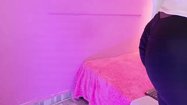 Snapshot of LoveQueen2 chatting on March 2026 12:00:01 PM LoveQueen2 online show from March 2026 12:00:01 PM