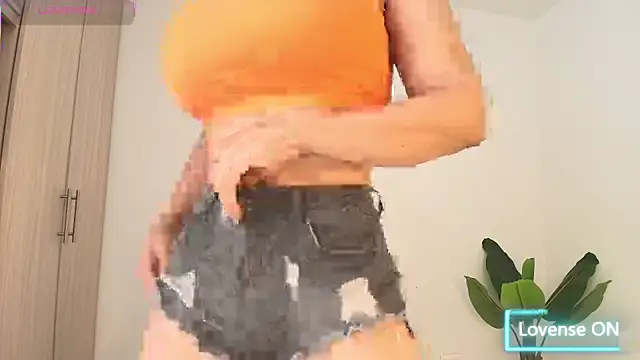 Snapshot of perla_milf4u chatting on October 2025 12:59:01 PM perla milf4u online show from October 2025 12:59:01 PM