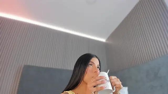 emelie 89 online show from November 2025 12:16:01 PM