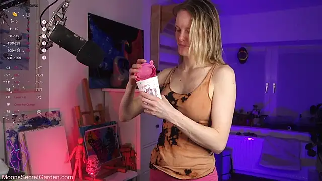 Snapshot of Moon__Nymph chatting on January 2025 07:27:01 PM Moon Nymph online show from January 2025 07:27:01 PM