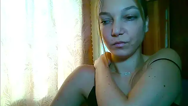 EmillyPlay online show from November 2025 10:40:02 AM