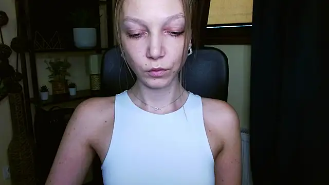 EmillyPlay online show from February 2026 12:57:02 PM