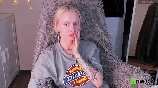 MalenaErnman online show from November 2025 10:26:02 AM