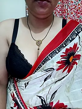 Snapshot of Priya_Boudi chatting on October 2025 06:42:01 PM Priya Boudi online show from October 2025 06:42:01 PM