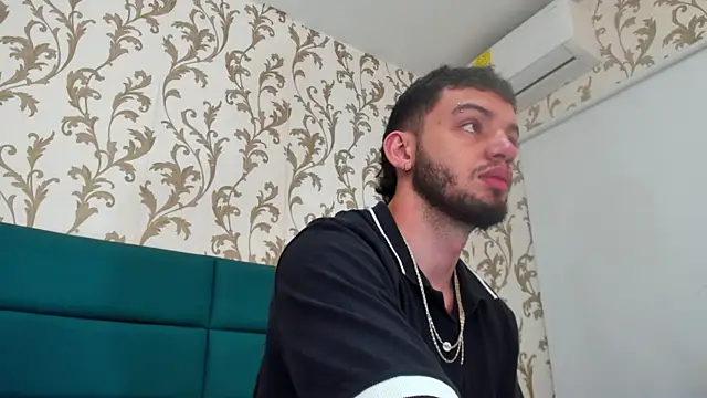 Michael magno online show from December 2024 01:21:02 PM