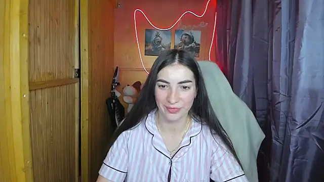 Snapshot of Fiery_Brunette_ chatting on February 2025 06:43:01 PM Fiery Brunette  online show from February 2025 06:43:01 PM