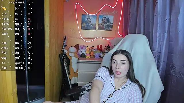 Snapshot of Fiery_Brunette_ chatting on February 2025 04:43:02 PM Fiery Brunette  online show from February 2025 04:43:02 PM