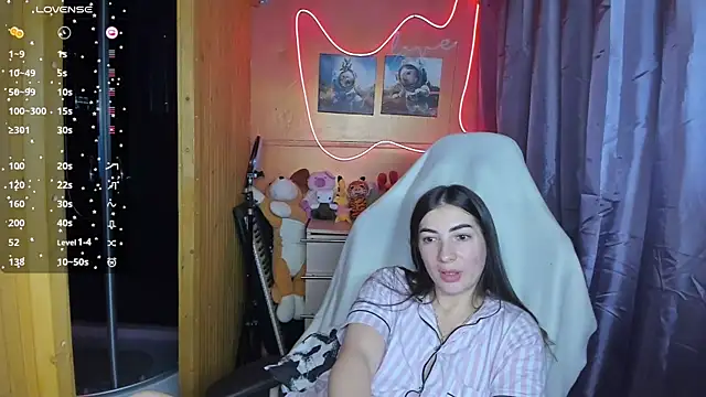 Snapshot of Fiery_Brunette_ chatting on February 2025 04:43:01 AM Fiery Brunette  online show from February 2025 04:43:01 AM