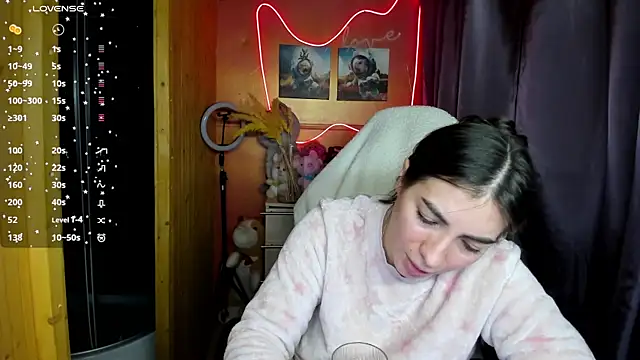 Fiery Brunette  online show from November 2025 09:48:02 AM