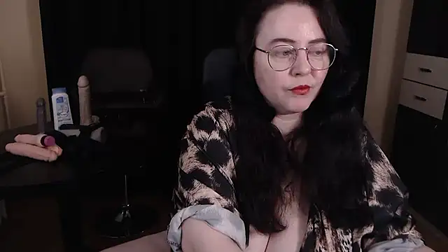 Snapshot of poshmistress chatting on May 2026 05:47:01 AM poshmistress online show from May 2026 05:47:01 AM