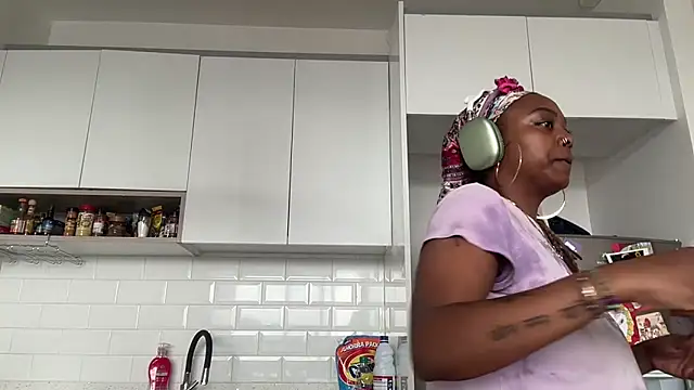 ChocolateCakeQueen online show from February 2025 06:03:01 PM