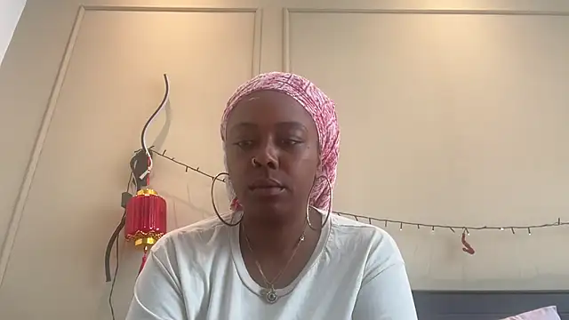 ChocolateCakeQueen online show from February 2025 06:42:02 PM